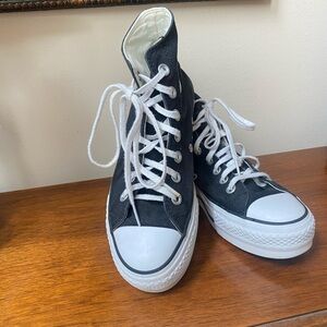 Converse Chuck Taylor All Star High Top Women’s 6.5 Men’s 4.5